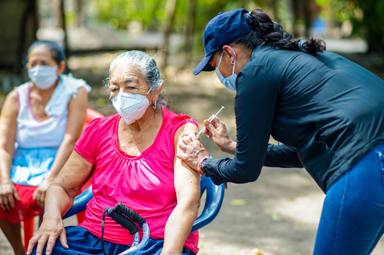 Salud lleva vacunas contra el COVID19 para adultos mayores de 60 años en San Luis La Herradura salud-lleva-vacunas-contra-el-covid19-para-adultos-mayores-de-60-anos-en-san-luis-la-herradura